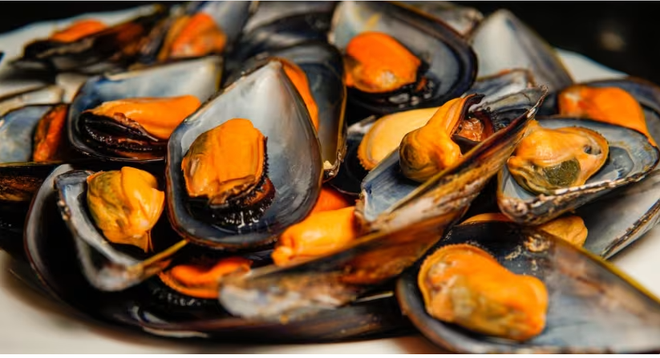 Singapore restricts sale of suspected contaminated seafood from Malaysia ảnh 1
