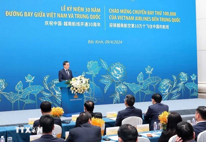 NA Chairman attends Vietnam Airlines’ ceremony to mark 30-year presence in China ảnh 2