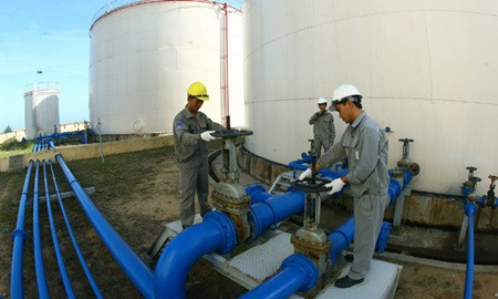 Revenue from crude oil falls sharply in January ảnh 1