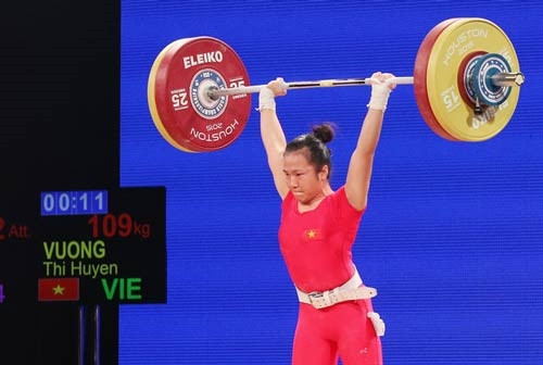 Weightlifter Huyen to compete at Olympics ảnh 1