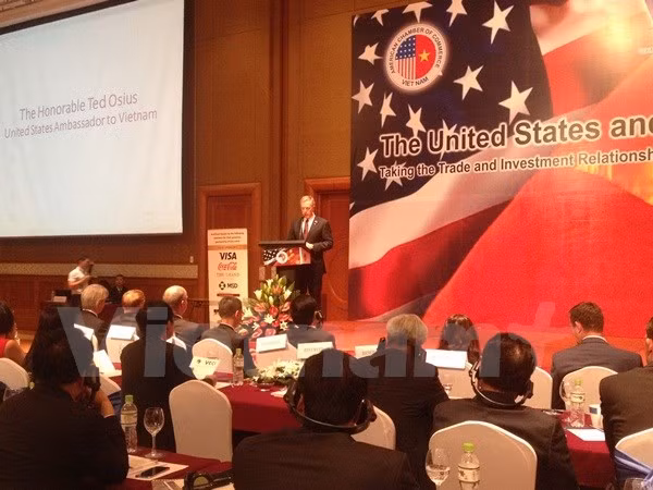 Vietnamese, US businessmen meet in Hanoi, talk about TPP ảnh 1