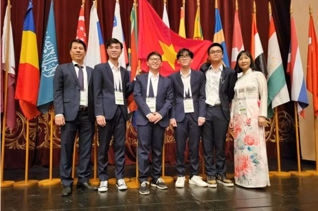 Vietnamese students win medals at International Biology Olympiad ảnh 2