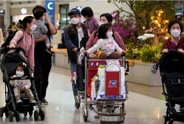 China's resumption of group tours to Vietnam welcomed by people, travel firms ảnh 1