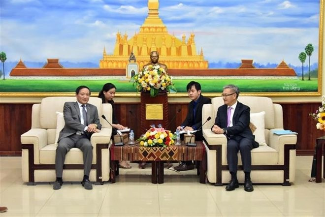 Vietnamese Embassy greets Lao Party ảnh 1