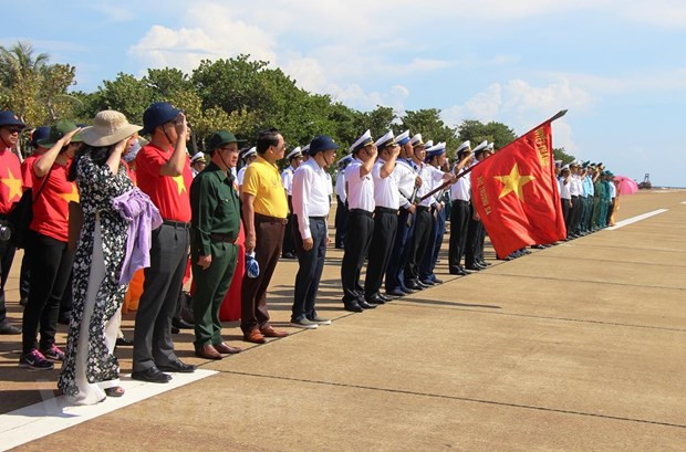 Truong Sa: Intense vitality, warm love between people, soldiers ảnh 1 Truong Sa: Intense vitality, warm love between people, soldiers ảnh 1