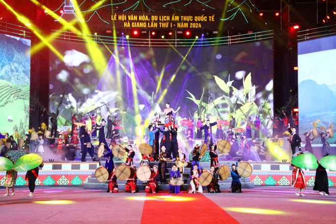 First int’l culture, tourism, cuisine festival opens in Ha Giang ảnh 1