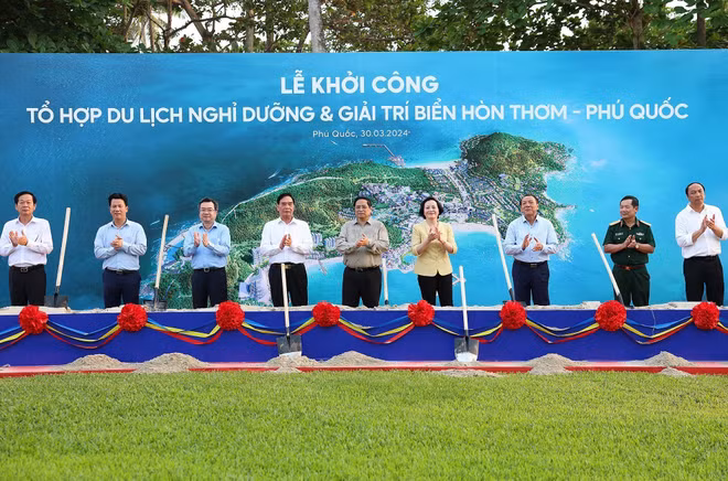 PM attends ground-breaking ceremony for Hon Thom marine entertainment complex ảnh 1