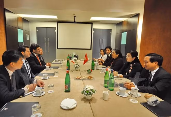 Vietnam strengthens links with Italy’s communist parties ảnh 1