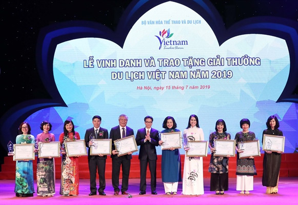 Winners of Vietnam Tourism Awards 2019 honoured ảnh 1