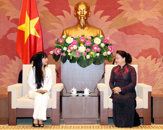 NA leader welcomes head of France-Vietnam Friendship Parliamentary Groups ảnh 1