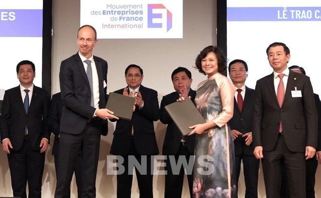  VinFast partners with French firm in developing vehicle charging stations ảnh 2