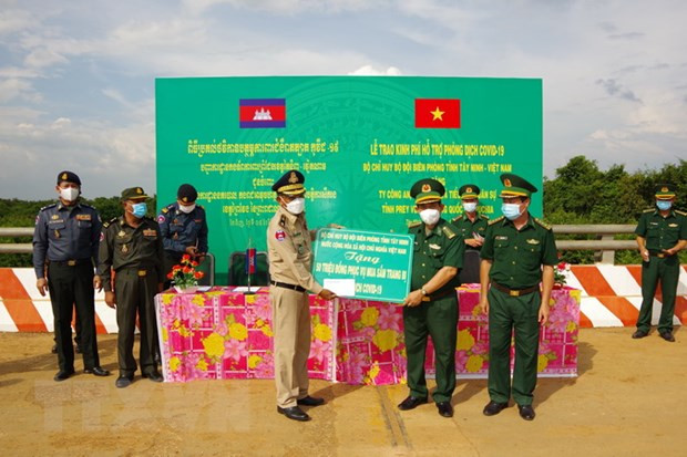 Tay Ninh supports Cambodian border forces amid COVID-19 ảnh 1