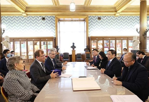 Prime Minister visits Pasteur Institute in Paris ảnh 2 Prime Minister visits Pasteur Institute in Paris ảnh 2