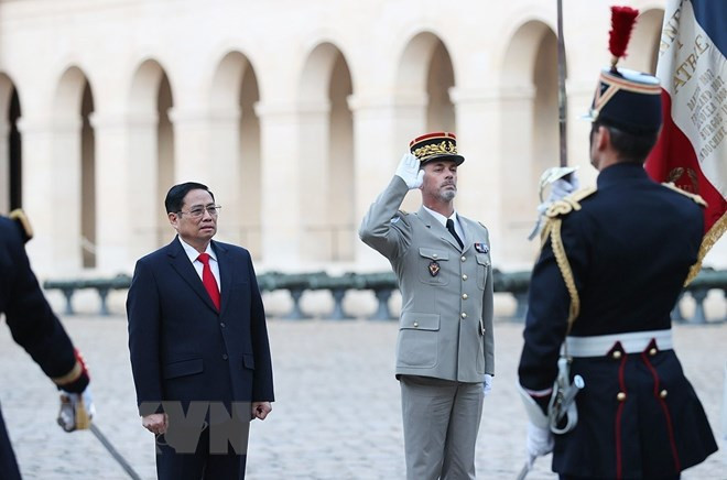 Welcome ceremony for PM Pham Minh Chinh in Paris ảnh 1 Welcome ceremony for PM Pham Minh Chinh in Paris ảnh 1