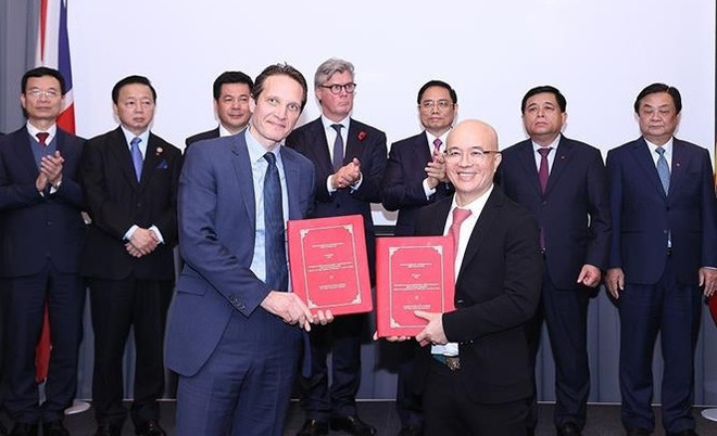 PM witnesses signing of 26 cooperation deals between Vietnam, UK ảnh 1 PM witnesses signing of 26 cooperation deals between Vietnam, UK ảnh 1