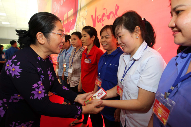 HCM City officials join workers in Tet celebration ảnh 1 HCM City officials join workers in Tet celebration ảnh 1
