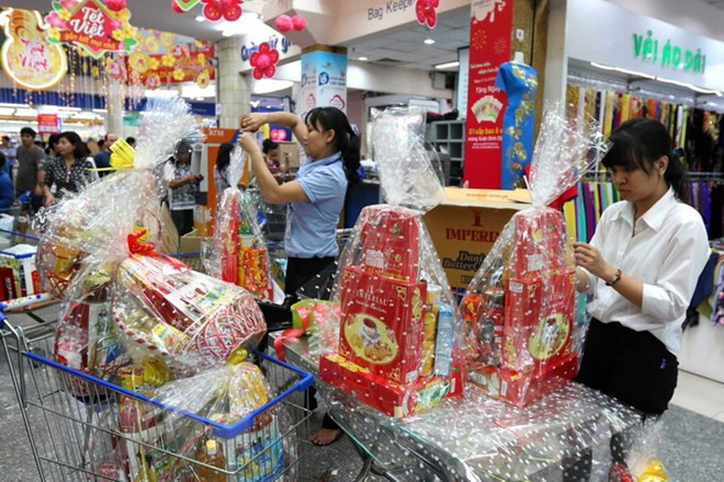 Supermarkets keep stable prices for Tet ảnh 1