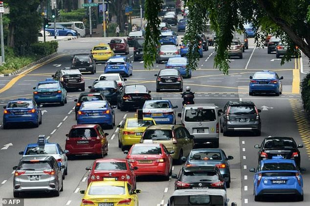 Singapore rolls out tough measures to reduce cars ảnh 1