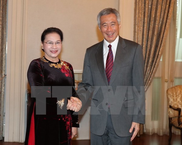 NA leader meets Singaporean PM ảnh 1 NA leader meets Singaporean PM ảnh 1