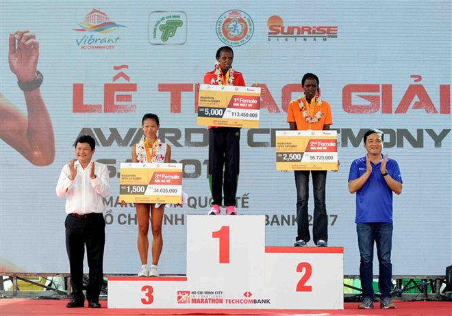 Over 5,000 runners join HCM City International Marathon ảnh 2