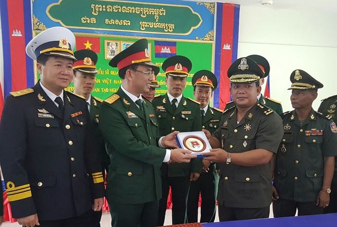 Young Vietnamese army officers join exchange in Cambodia ảnh 1 Young Vietnamese army officers join exchange in Cambodia ảnh 1