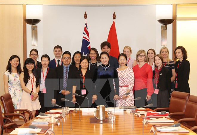 NA Chairwoman meets Australian students ảnh 1