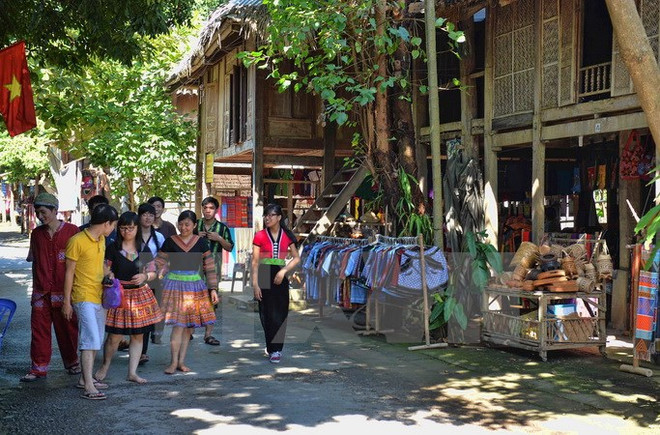 Northwestern provinces boost links for sustainable tourism development ảnh 1