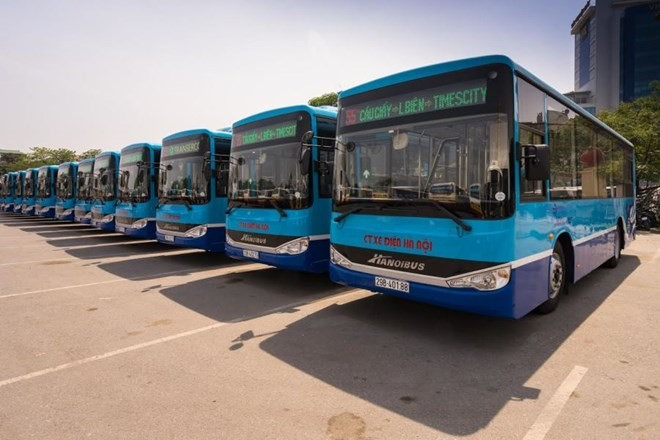 Hanoi adds 15 new buses ảnh 1 Hanoi adds 15 new buses ảnh 1
