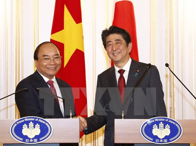 Vietnamese, Japanese PMs agree on orientations for future ties ảnh 1 Vietnamese, Japanese PMs agree on orientations for future ties ảnh 1