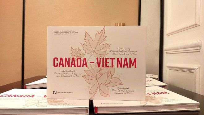 Trilingual book looks back on Vietnam-Canada cooperation journey ảnh 2 Trilingual book looks back on Vietnam-Canada cooperation journey ảnh 2