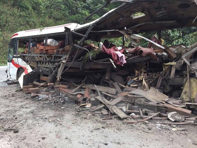 Bus explosion in Laos kills eight Vietnamese ảnh 1
