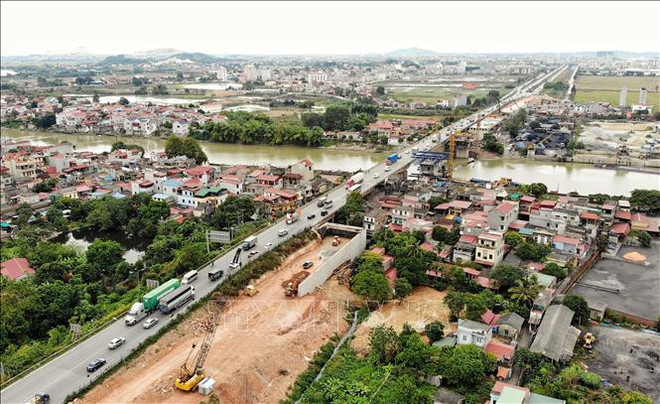 Bac Giang hastens public investment projects, industrial parks ảnh 1