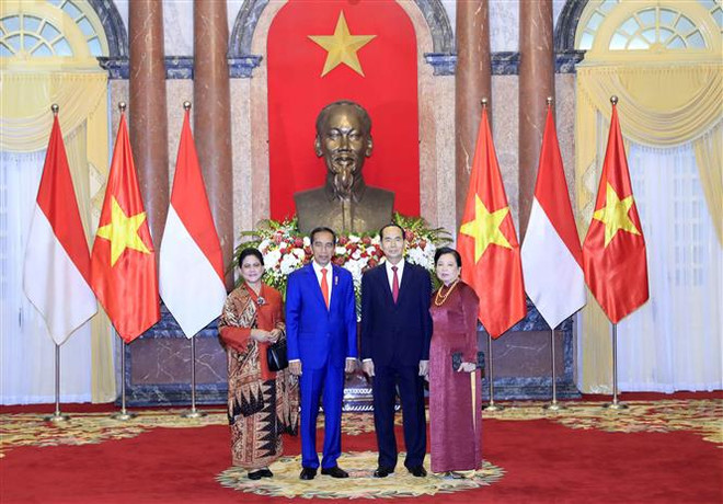 President hosts welcome ceremony for Indonesian counterpart ảnh 1