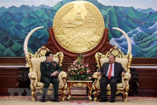 Lao leaders hail army cooperation with Vietnam ảnh 1