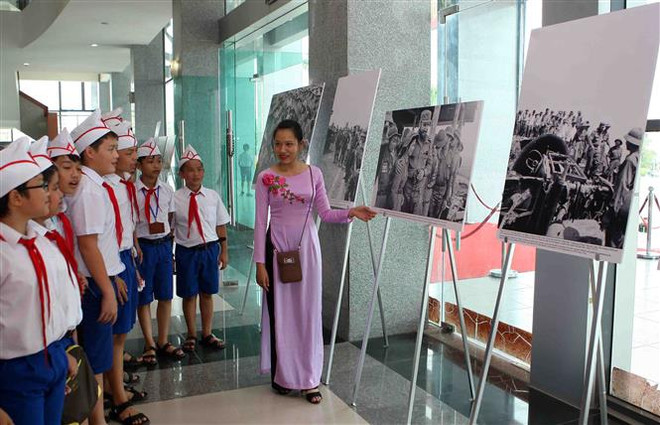 Photo exhibition marks Fidel’s historic visit to Vietnam ảnh 1