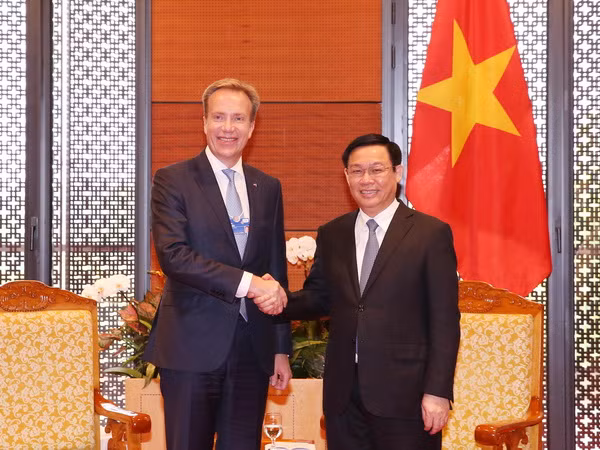 WEF willing to back Vietnam’s digital economy: WEF President ảnh 1