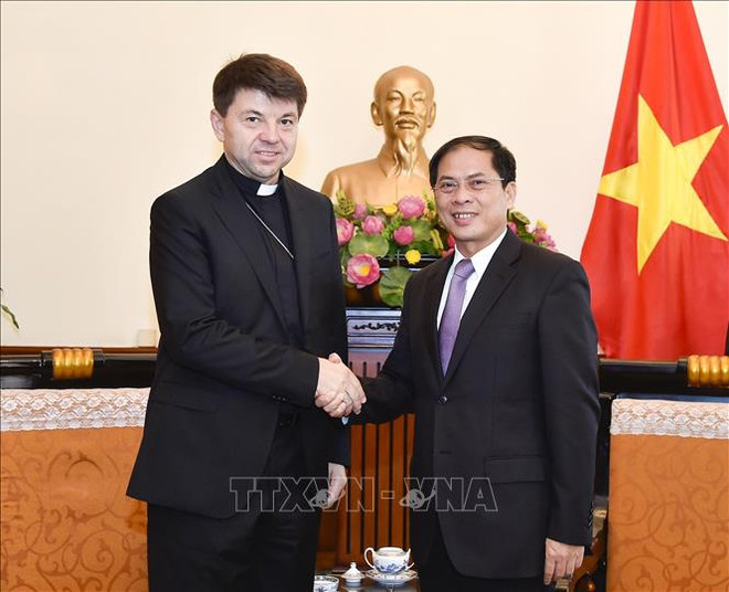 Holy See’s non-residential envoy to Vietnam hosted by Deputy FM ảnh 1 Holy See’s non-residential envoy to Vietnam hosted by Deputy FM ảnh 1