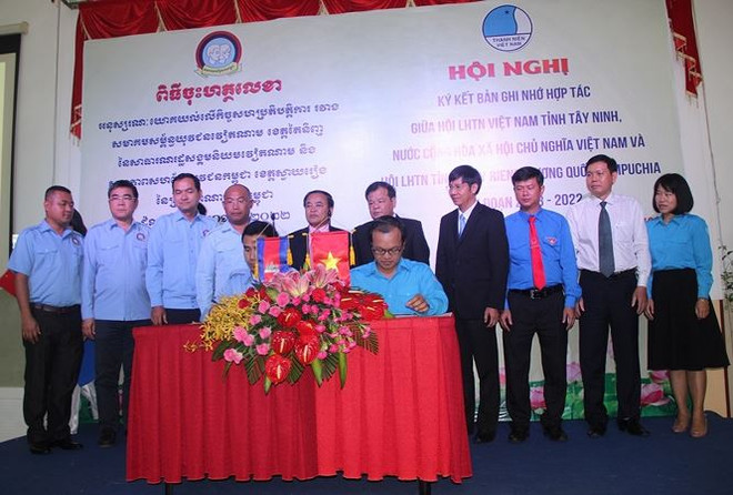 Tay Ninh, Cambodia’s Svay Rieng youth federations foster cooperation ảnh 1