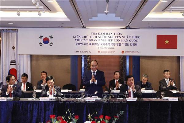 Vietnam to develop strategic infrastructure to lure more RoK investment: President ảnh 1