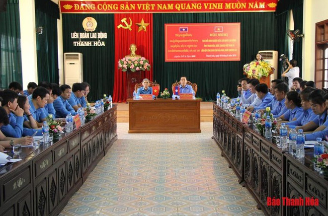 Vietnamese, Lao provinces boost trade union links ảnh 1