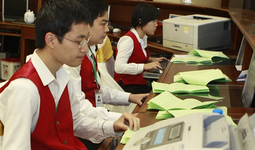 Vinamilk helps shares rise again ảnh 1