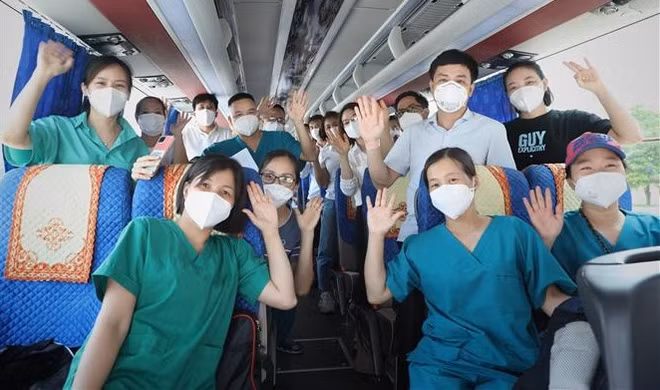 Nearly 4,500 medical staff help HCM City fight COVID-19 ảnh 1
