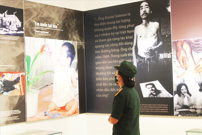 Exhibition looks back on 60 years of AO disaster in Vietnam ảnh 1