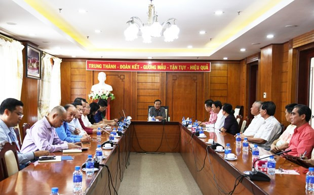 Vietnamese expats in Laos give opinions on draft documents to 13th Party Congress ảnh 1 Vietnamese expats in Laos give opinions on draft documents to 13th Party Congress ảnh 1