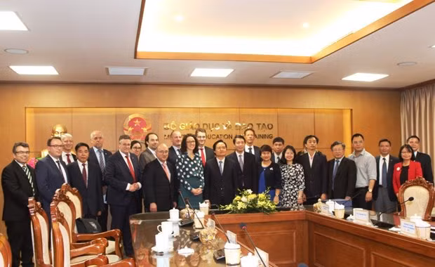 Germany to grant scholarships to 200 students of Vietnamese –German University ảnh 1