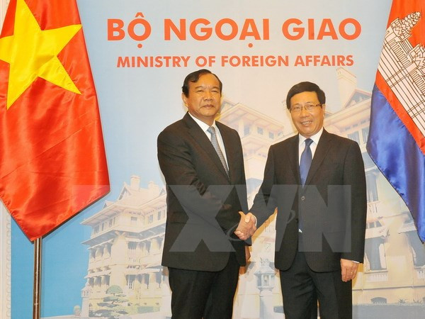 Cambodian FM keen on increased ties with Vietnam ảnh 1
