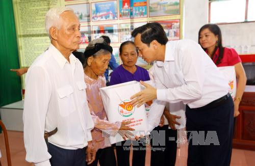 Revolution contributors to receive Tet gifts ảnh 1 Revolution contributors to receive Tet gifts ảnh 1