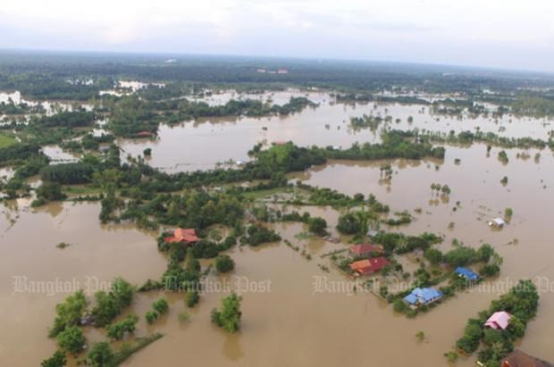 Tropical storm causes serious flooding in Thailand ảnh 1