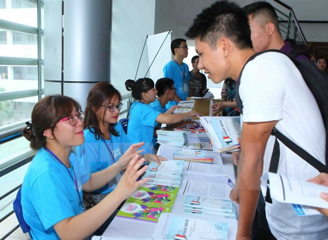 Financial career workshop held for Vietnamese students in France ảnh 1