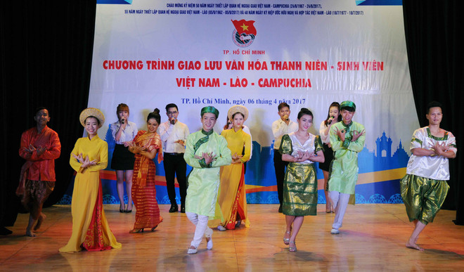 Lao, Cambodian students in Vietnam enjoy traditional festivals ảnh 1